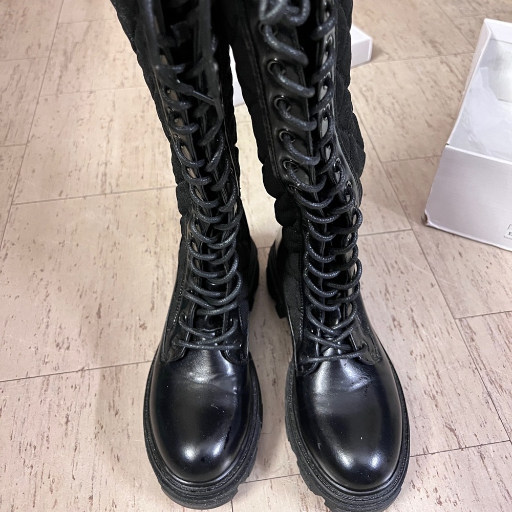 Boots with ties